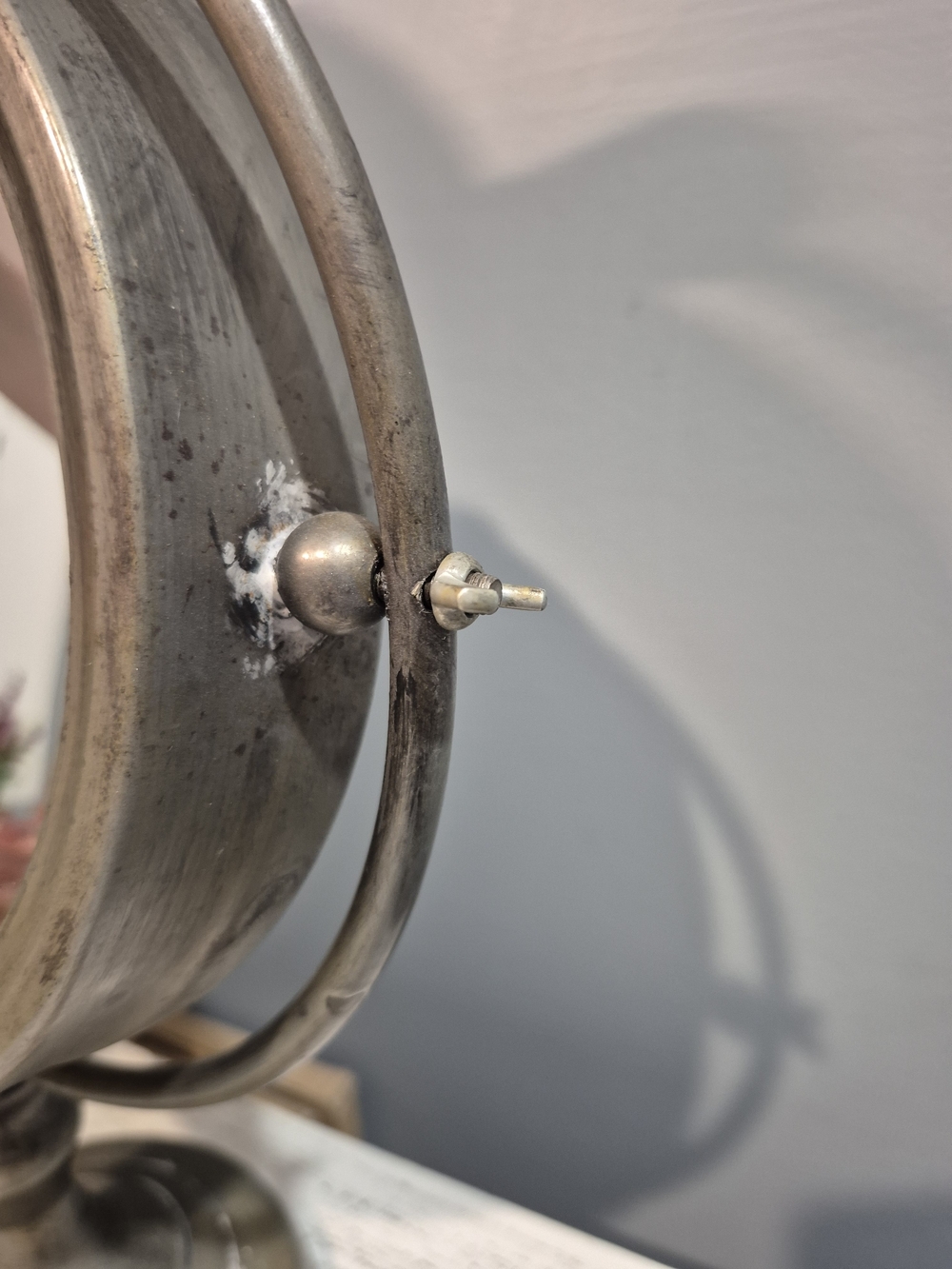 Vintage-Style Round Tiltable Vanity Mirror in Aged Bronze Excellent Condition - Picture 5 of 10